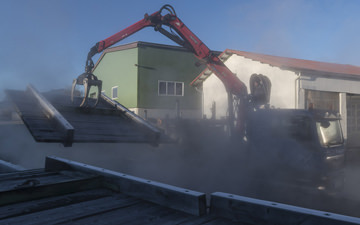 Langholz-Lkw auf unserem Rundholzplatz