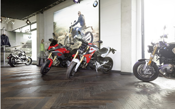 Edles Motorrad auf unserem schönen Elegance 600 Stab